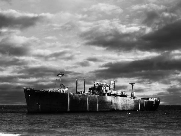 PHOTOWALL / Ship Wreck - b/w (e6282)