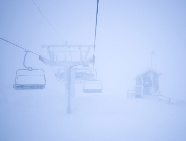 PHOTOWALL / Empty Ski Lifts (e29507)