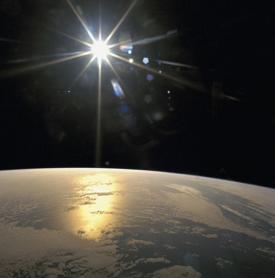 PHOTOWALL / Sunrays Falling on Earth (e25598)