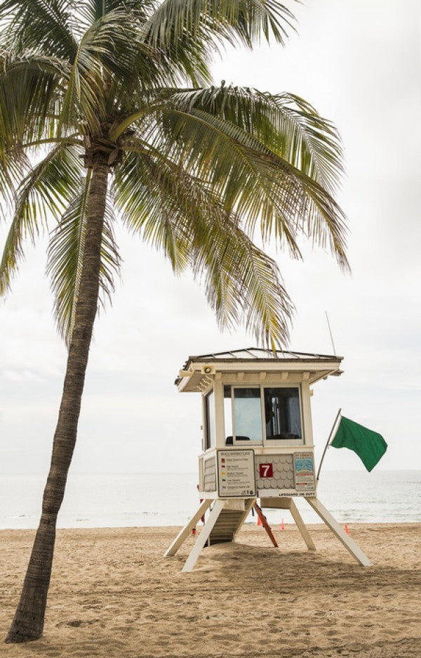 PHOTOWALL / Green Flag on Florida Beach (e30048)