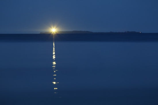 PHOTOWALL / Distant Lighthouse (e40456)