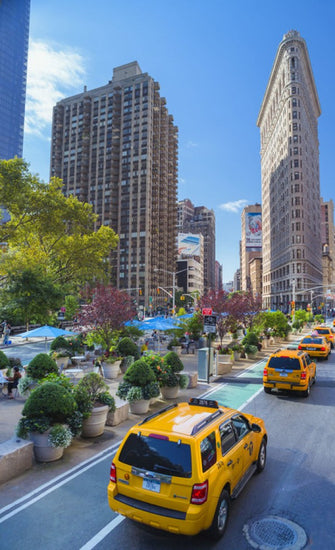 PHOTOWALL / Colorful Cabs by Flatiron Building (e50029)