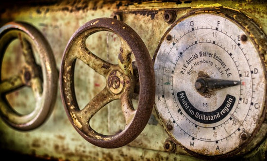 PHOTOWALL / Rusty Gauge and Wheel (e310576)