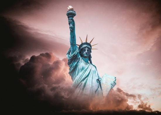 PHOTOWALL / Statue of Liberty in Clouds (e310698)