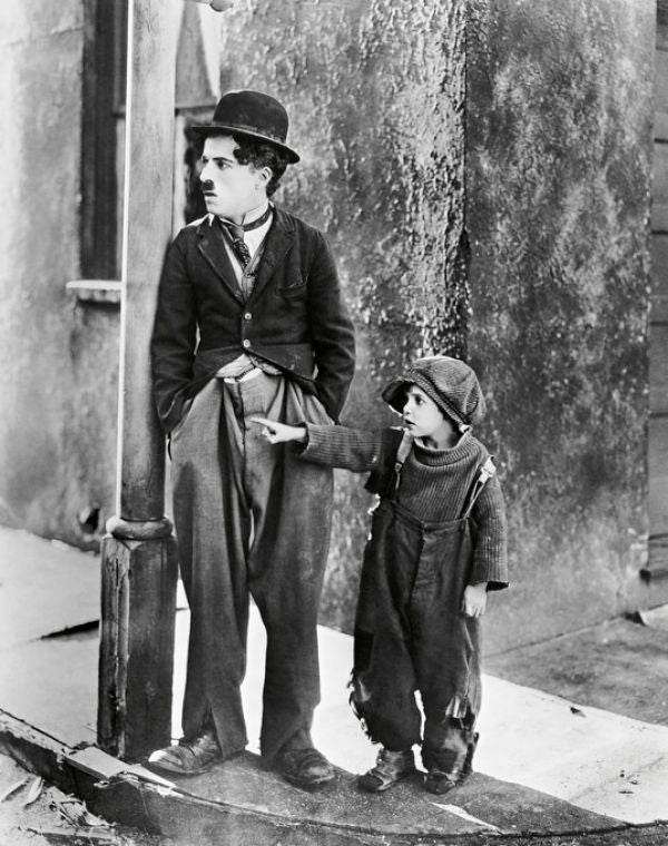 PHOTOWALL / Charlie Chaplin and Jackie Coogan in the Kid (e314726)