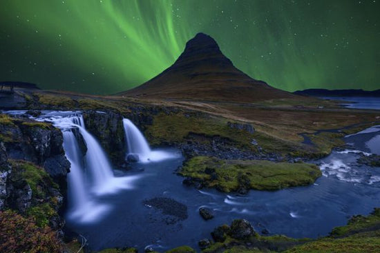 PHOTOWALL / Kirkju Fell Under a Boreal Green Sky (e323741)