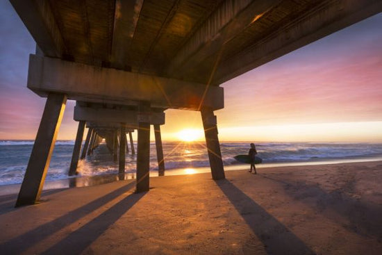 PHOTOWALL / Surfer Girl at Sunrise (e332504)