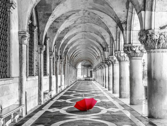 PHOTOWALL / Umbrella in Doge&#039;s Palace Archway Venice Italy (e334031)