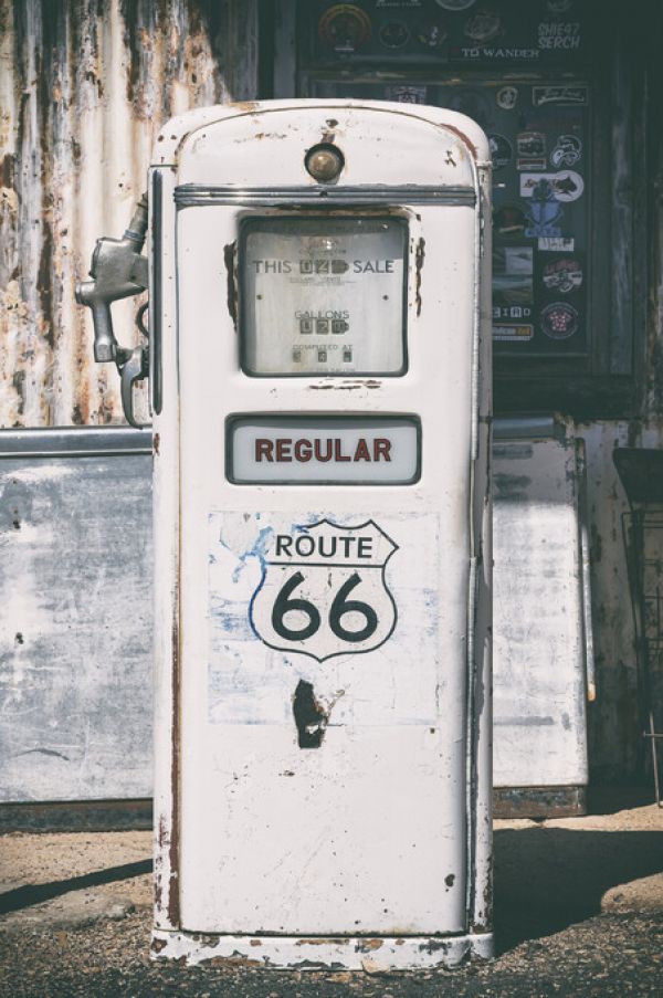 PHOTOWALL / Regular 66 Gas Station (e334218)