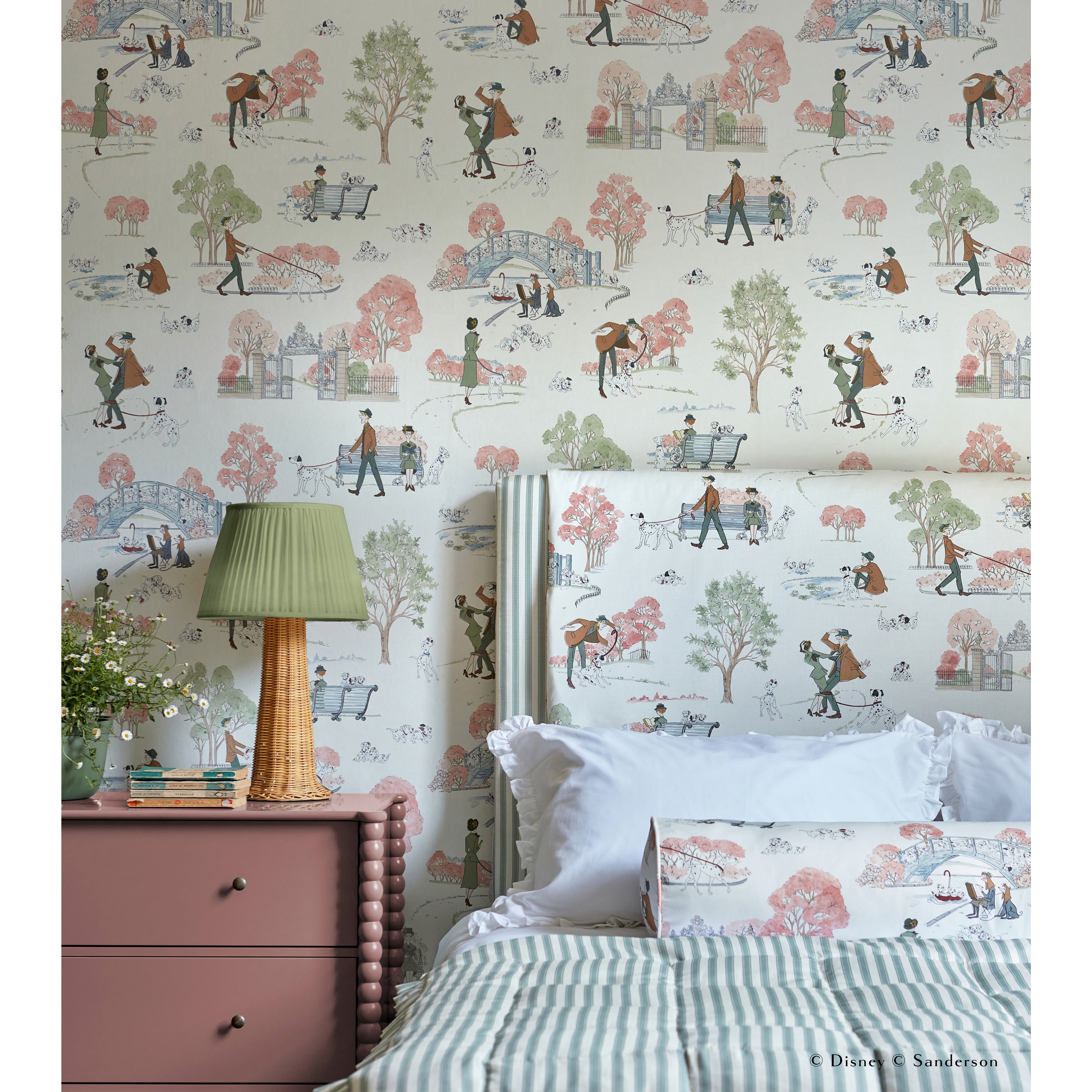 ぬぬ Hundred Acre Wood by Sanderson - Cashew - Fabric : Wallpaper