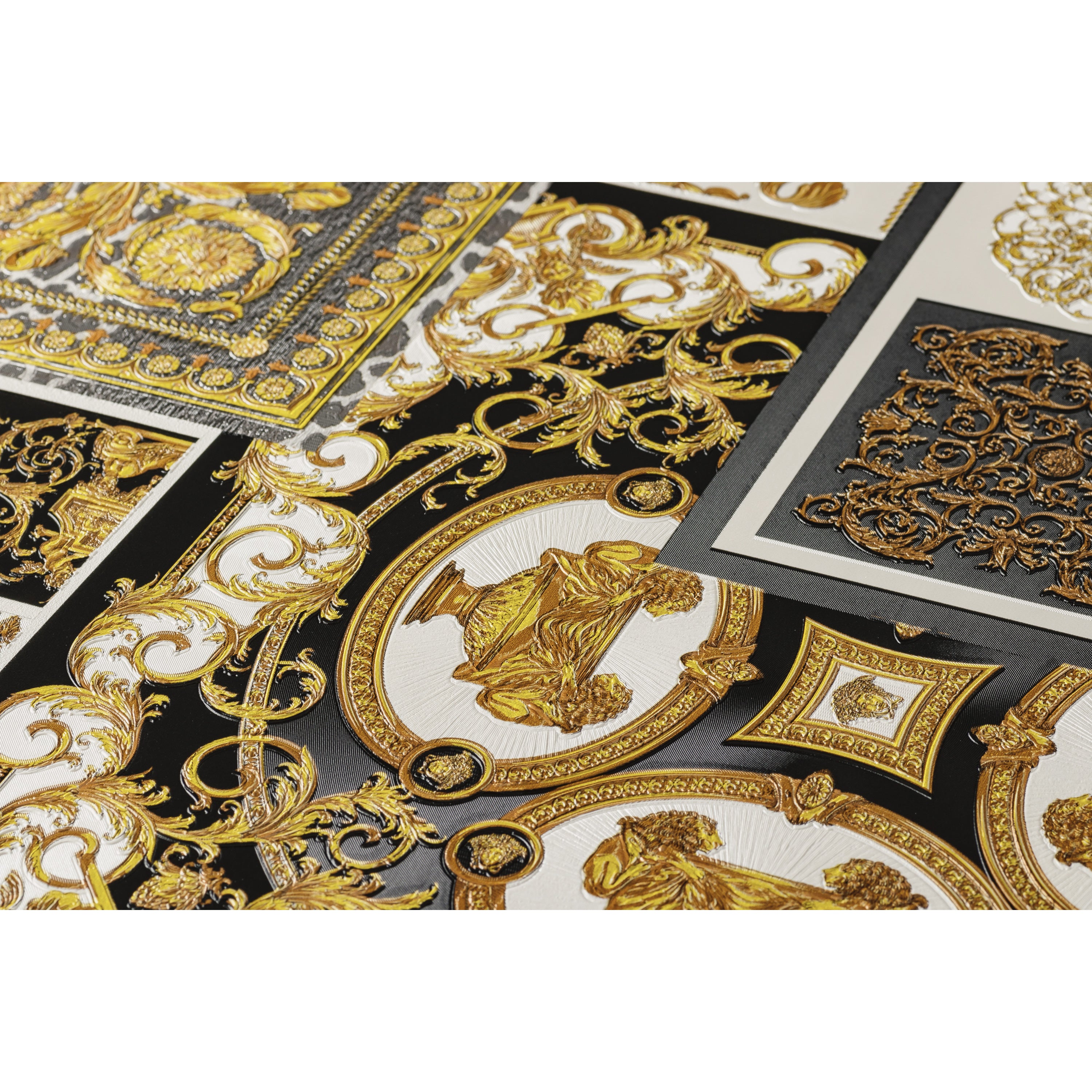 激レア 未使用品 VERSACE ヴェルサーチ ハンカチ レッド Italy