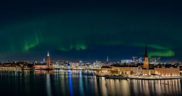 PHOTOWALL / Northern Lights over Stockholm (e93102)