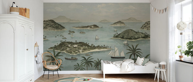 PHOTOWALL / Seaside Island Boats and Trees - Green (e95175)