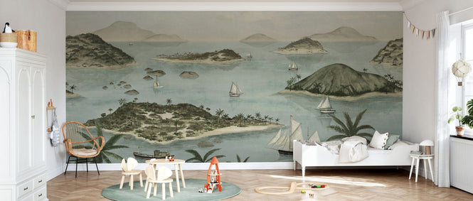 PHOTOWALL / Seaside Island Boats and Trees - Green (e95175)