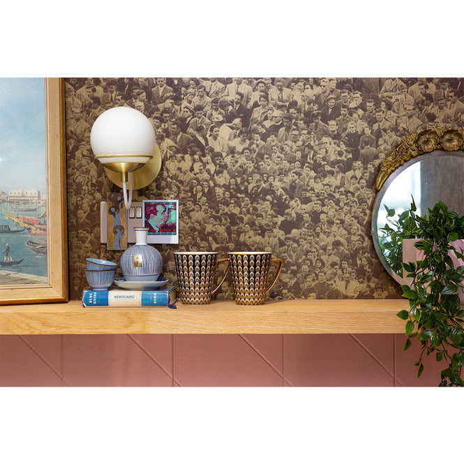 輸入壁紙 Andy Warhol / CROWD (Where's Warhol) / Sepia on Matte Gold Mylar (single roll)