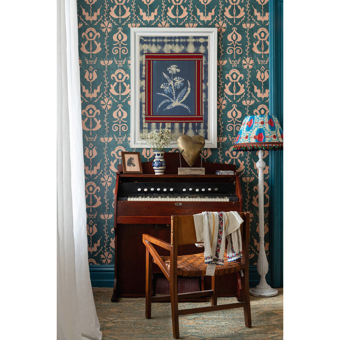 輸入壁紙 MINDTHEGAP / TRANSYLVANIAN RHAPSODY / GRANDMA'S STENCIL Milky Blue WP30276
