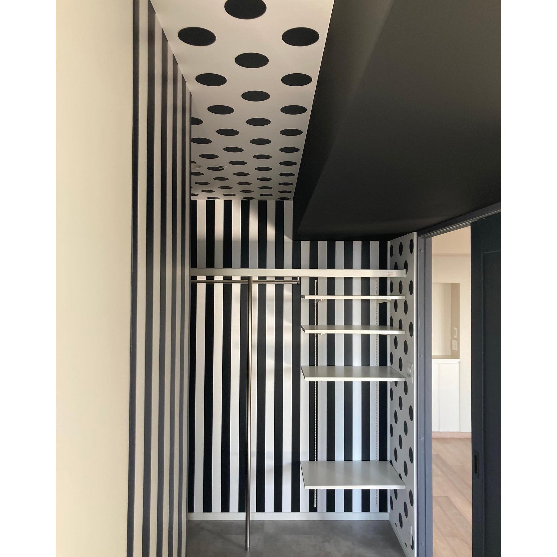 Graham & Brown / Kids to teen Collection Monochrome Stripe