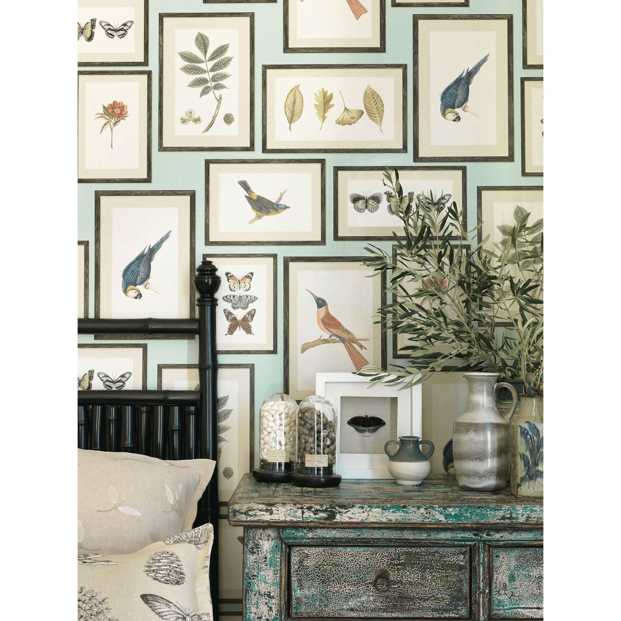 Sanderson / ONE SIXTY WALLPAPER COLLECTION / Picture Gallery Red