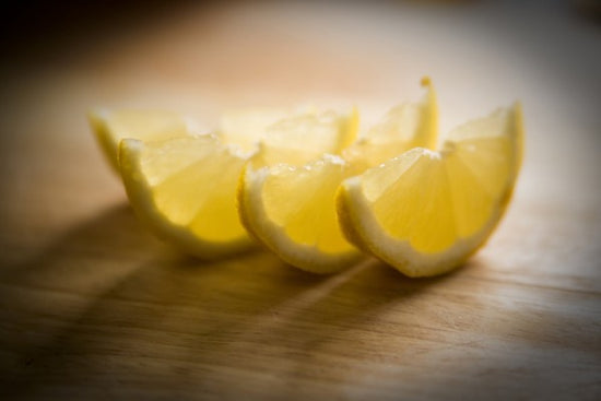 PHOTOWALL / Freshly Sliced Lemon - Jesus Sierra (e23277)