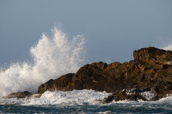PHOTOWALL / Wave Breaking over Rock (e23530)