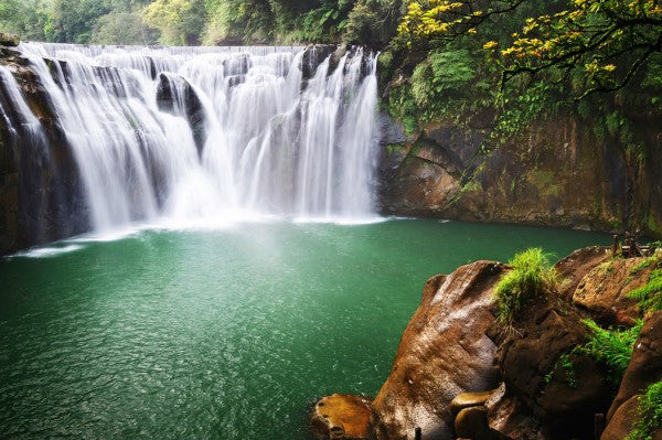 PHOTOWALL / Emerald Green Shifen Waterfall (e24699)