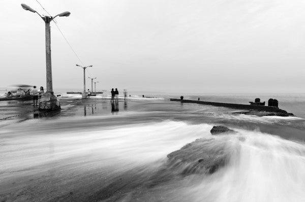 PHOTOWALL / Overflowing Sea Water in Santa Ana Wharf (e25245)