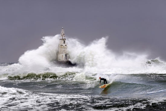 PHOTOWALL / Lighthouse Surfer (e29635)