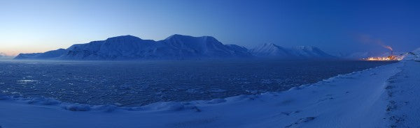 PHOTOWALL / Longyearbyen by Night, Svalbard I (e29929)