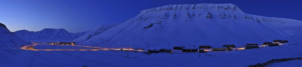 PHOTOWALL / Longyearbyen by Night, Svalbard IIII (e29934)