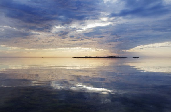 PHOTOWALL / Sky Mirrored in Baltic Sea (e40653)