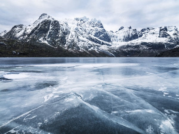 PHOTOWALL / Frozen Water and Mountain Range (e30681)