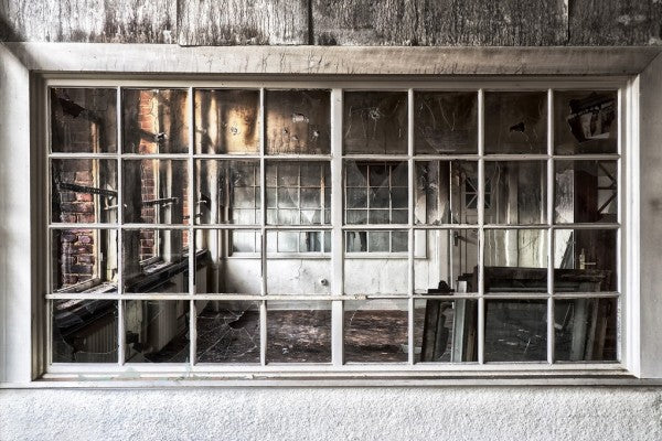 PHOTOWALL / Broken Old Window (e310164)