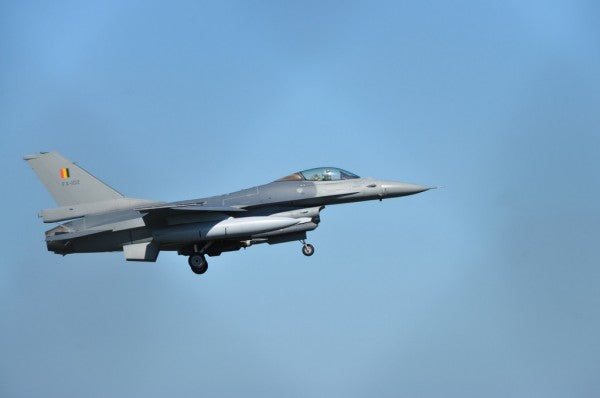 PHOTOWALL / F16 Fighter Jet (e310264)