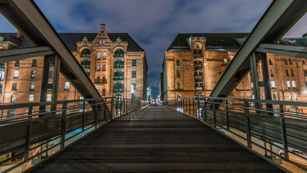 PHOTOWALL / Bridge in the City (e310654)