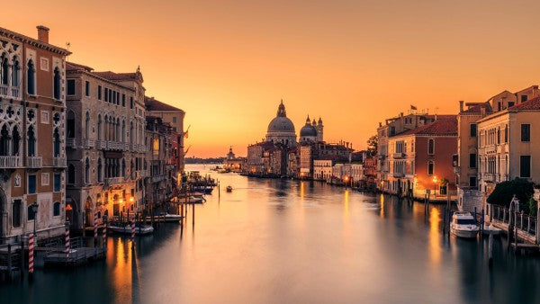 PHOTOWALL / Dawn on Venice (e311061)