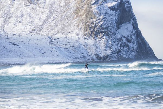 PHOTOWALL / Surfing Lofoten in Winter (e313040)