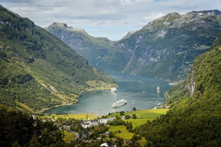 PHOTOWALL / View Over Geirangerfjord (e313210)