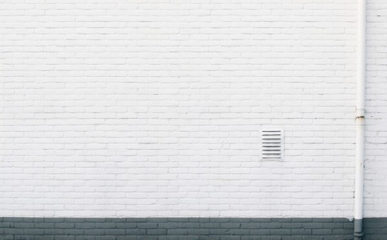PHOTOWALL / White Brick Wall with Pipes (e313720)