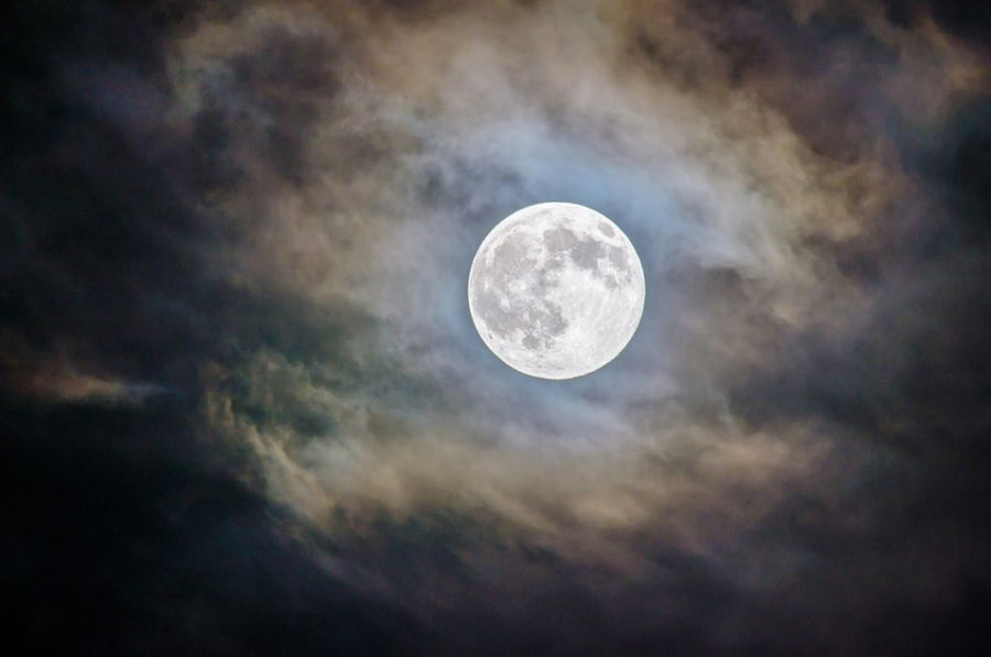 PHOTOWALL / Cloudy Moon (e313449)
