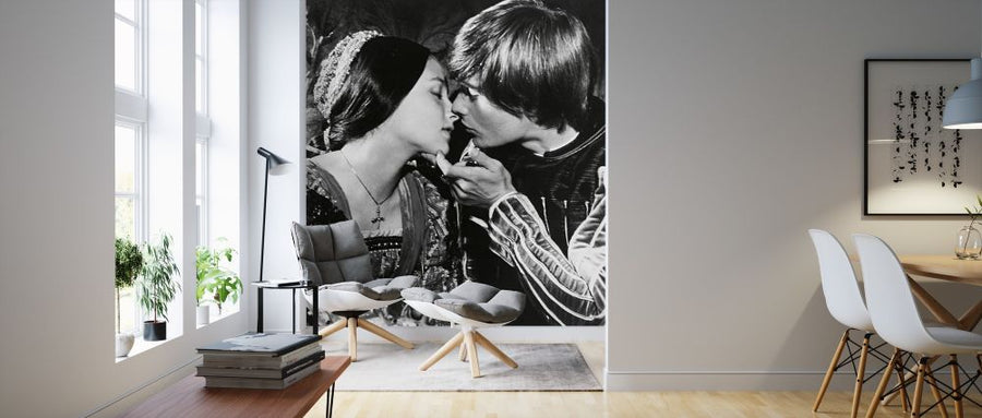 PHOTOWALL / Olivia Hussey and Leonard Whiting in Romeo and Juliet (e314716)