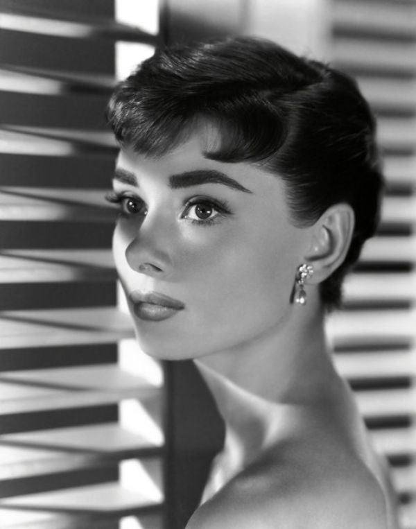 PHOTOWALL / Audrey Hepburn in Sabrina (e314742)