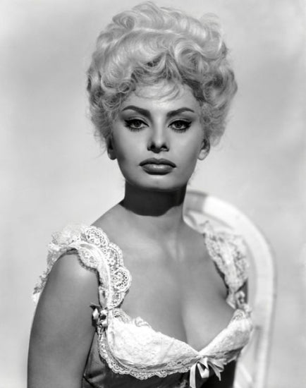 PHOTOWALL / Sophia Loren in Heller in Pink Tights (e314759)