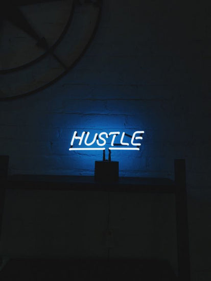 PHOTOWALL / Hustle Neon Sign (e314688)