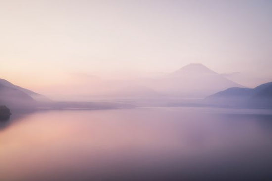 PHOTOWALL / Mt. Fuji over a Foggy Lake (e316065)