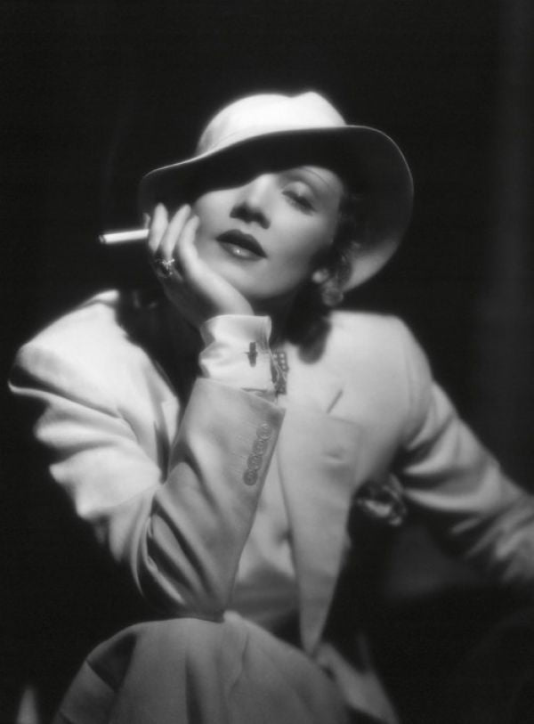 PHOTOWALL / Devils is a Woman - Marlene Dietrich (e316903)
