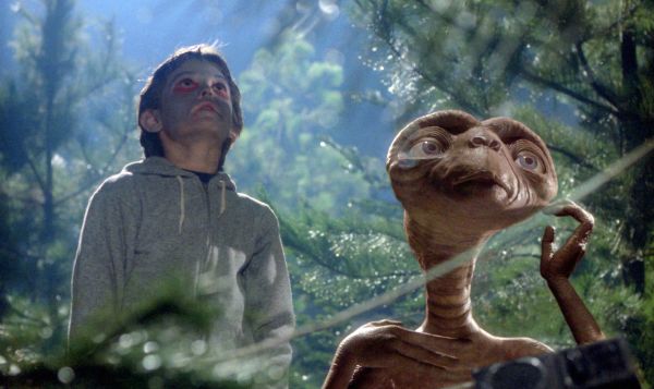 PHOTOWALL / Extra Terrestrial - Henry Thomas (e317091)