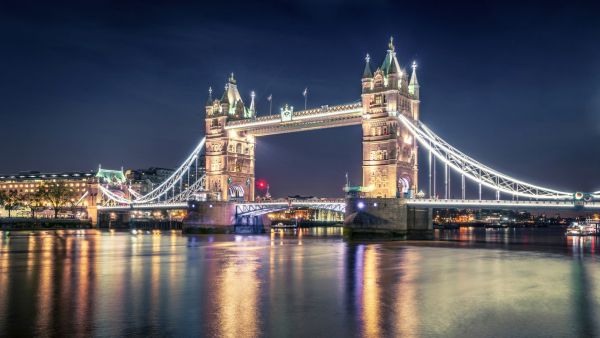 PHOTOWALL / Night at the Tower Bridge (e317784)