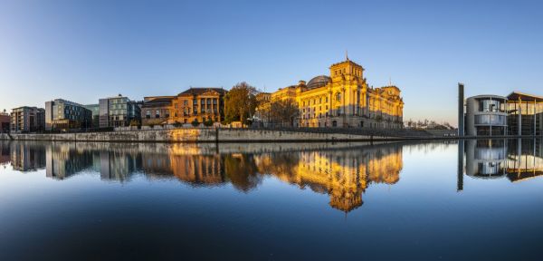 PHOTOWALL / Reichstag with Reflection (e318041)