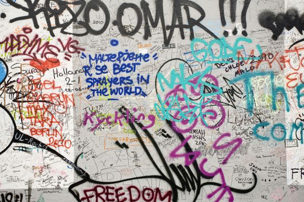 PHOTOWALL / Graffiti Berlin Wall (e318075)