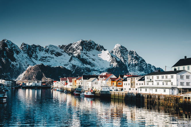 PHOTOWALL / Henningsvaer Village (e318150)